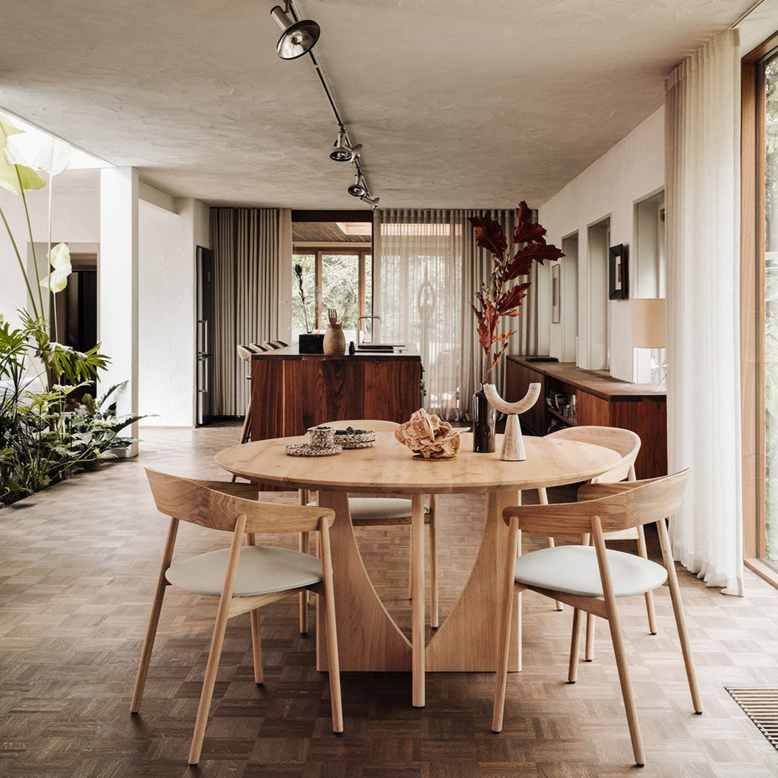 round oak table